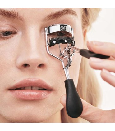 فرمژه با شانه جداکننده