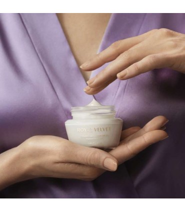 کرم روز سفت کننده رویال ولوت